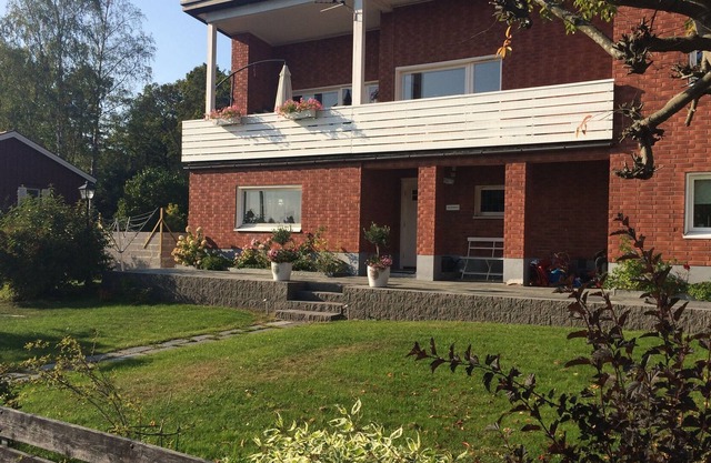Gran casa familiar con un bonito jardín, cerca de Estocolmo con la naturaleza a la vuelta de la esquina