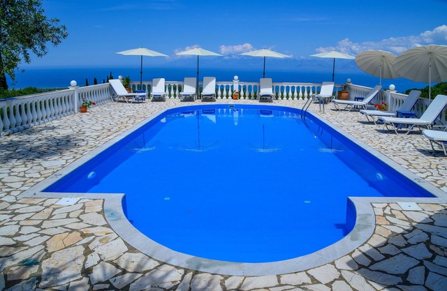 Villa familiar grande en Loutses a 10 minutos de Kassiopi Vistas panorámicas al mar