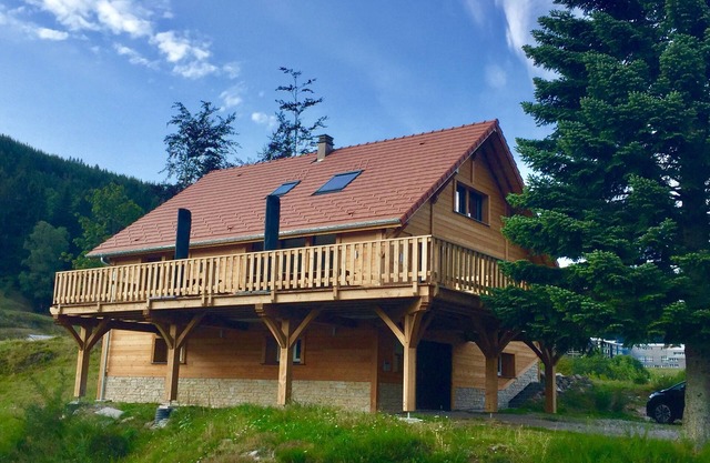 GRAN ALQUILER GRUPO PARA 20 PERSONAS 7 HABITACIONES CERRAR PISTA DE ESQUÍ LA BRESSE