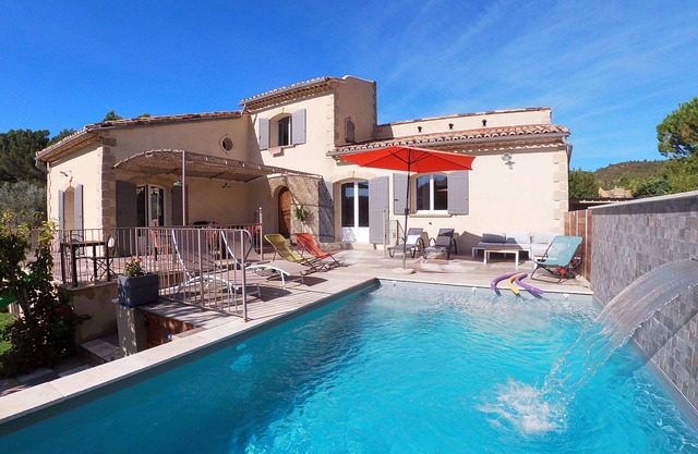 Gran casa con piscina climatizada * en Provenza, con vistas dominantes (para 12)