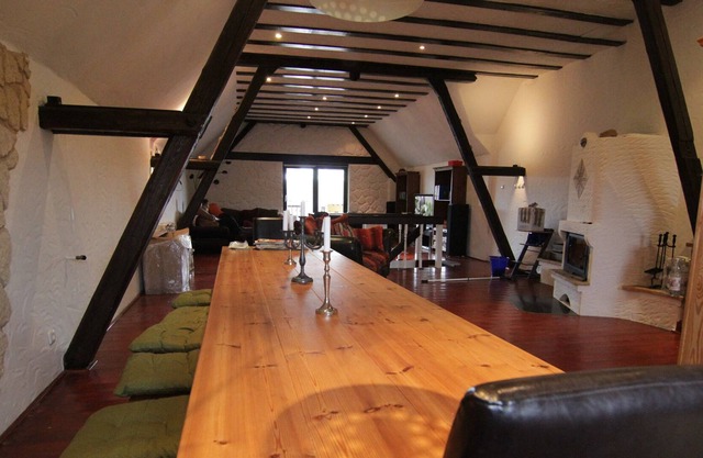 Gran casa de vacaciones, 4-14 personas, salón / comedor de 90 m2. 2 chimeneas, sauna, billar, futbolín