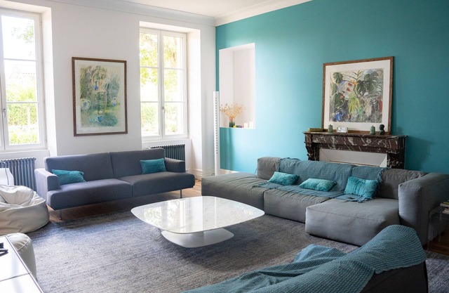 Large holiday home, Heated swimming pool, Center of the village