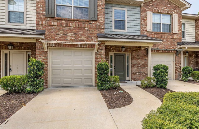 Large home 1 block from beach and restaurants!