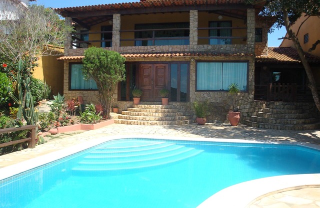 Gran casa en Geribá con 6 suites, piscina, barbacoa, garaje, vista al mar.