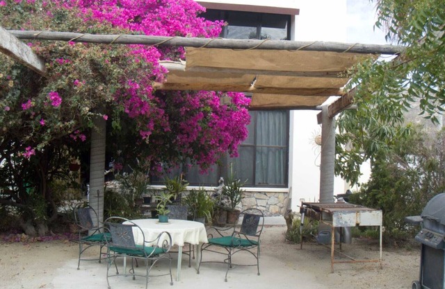 Espaciosa casa con espectacular vista y jardín grande