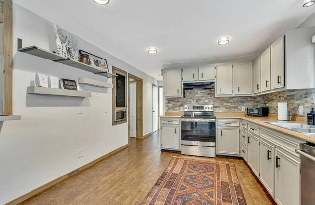 Large house with pool,hot tub, and fully fenced big yard. Pets welcome.