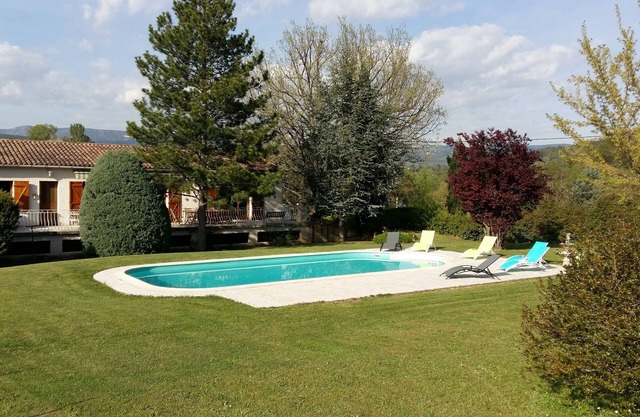 GRAN CASA CON PISCINA EN EL VARIO PAÍS ENTRE MAR Y VERDON