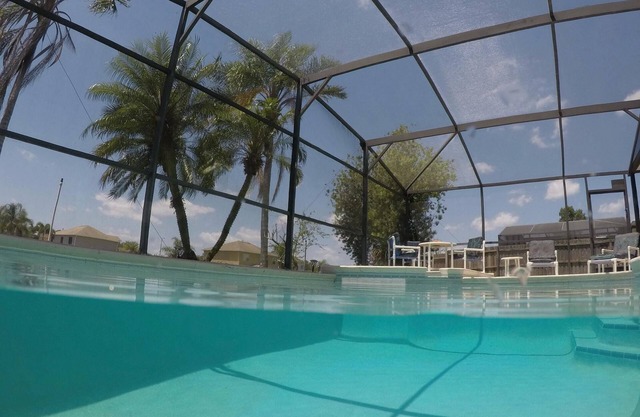 Large Kissimmee Lakeside Villa con orientación sur piscina y spa