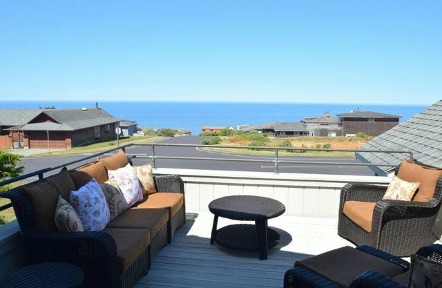 NUEVO en VRBO !! Lujosa casa con vista al mar!