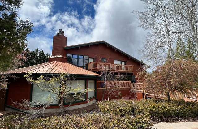Gran monte de lujo. Shasta Home (4600 ') en el campo de golf del resort con impresionantes vistas