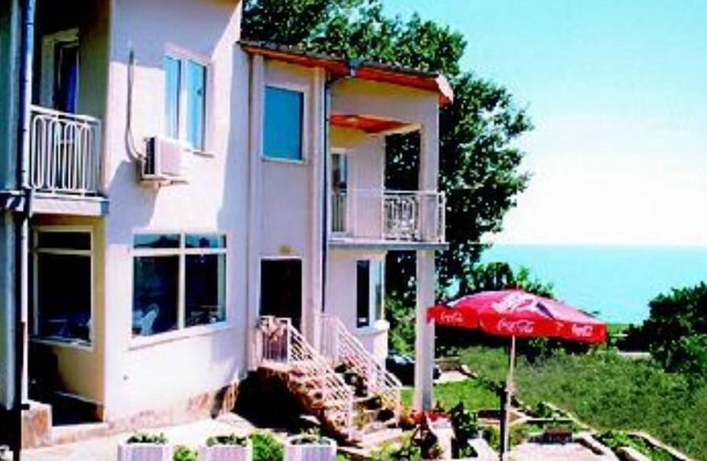 Gran villa de lujo amueblada con piscina, en el lado de la playa.