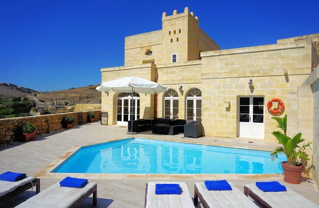 Gran casa de campo moderna con piscina privada y barbacoa, vistas impresionantes, ubicación perfecta