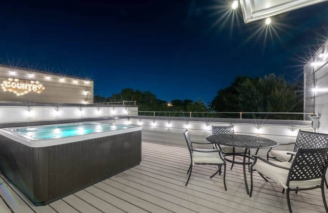 Large New Luxury Home! Skyline Views + HOT TUB!