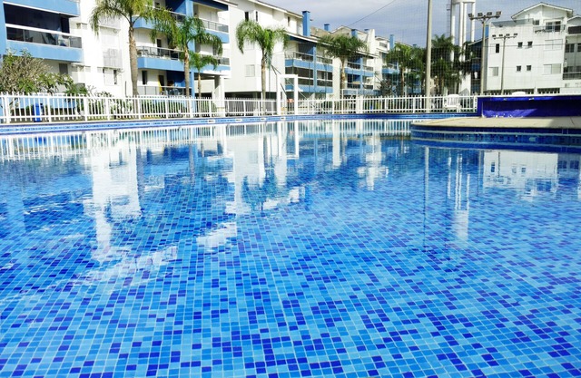 Gran ático con piscina privada frente al mar.