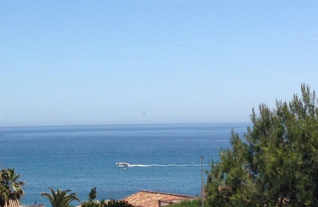 Vista al Mar 3 Cama Apt Contemporáneo Frente a la Playa Piscina Aire Acondicion