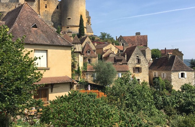 Large studio in Riberac. View of the town. Easy parking. Key box access