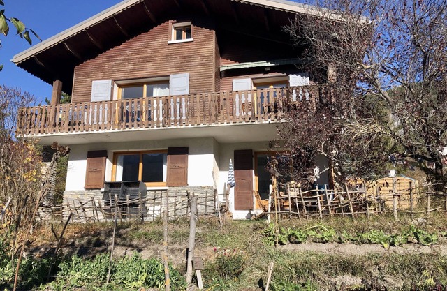 Gran T2 en el nivel del jardín de CHALET en BARCELONNETTE (04400)