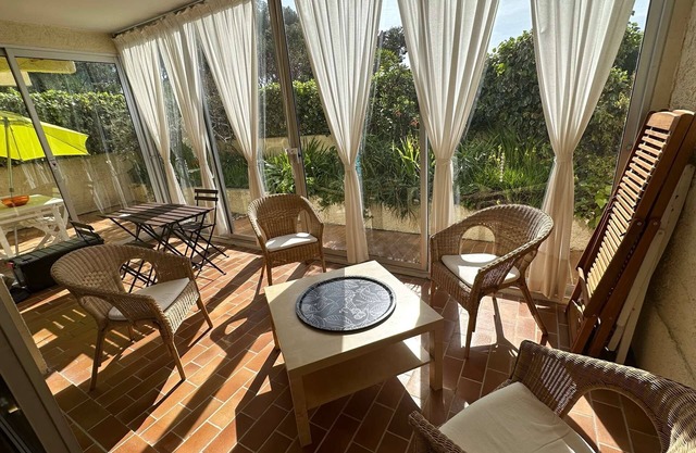 Gran T2 con logia y terraza cerca del puerto de Saint Mandrier y las playas