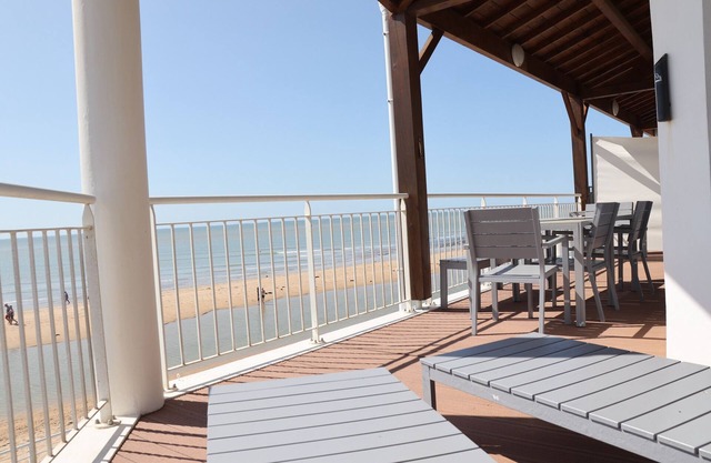 Gran terraza, para 12 personas, sublimes vistas al mar