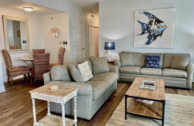 Oceanside 1BR Condo- En el corazón de la PIO; Condominios adicionales disponibles
