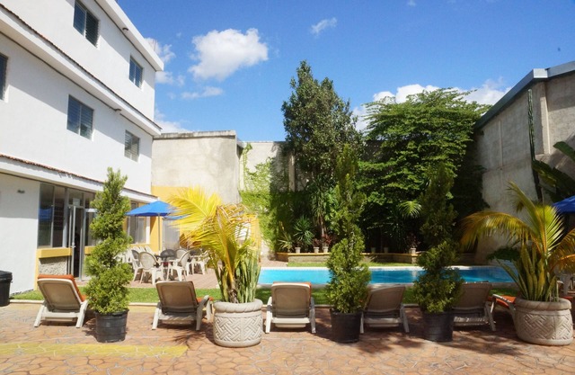 Las Dalias Inn