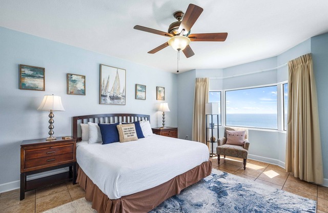 Beautiful Condo! Book your Fall stay now! Aug 9 - 14th open!
