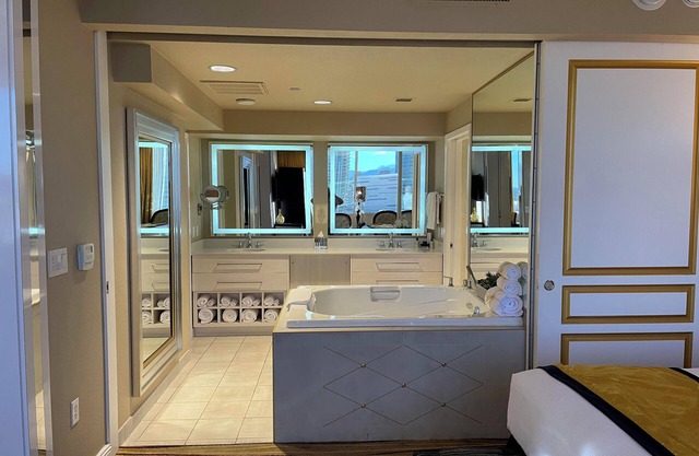 LasVegas Resort & Casino 2 Bedroom Luxury Condo Use our Time Share Explore Vegas