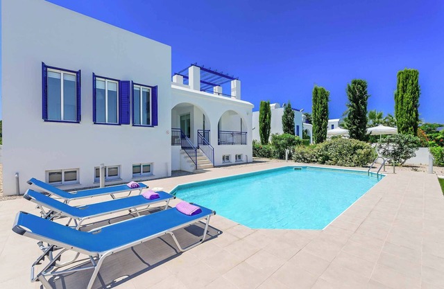 Latchi Beach Villa - Villa de tres dormitorios, capacidad para 6