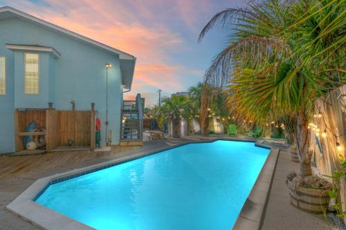 Latitude Adjustment - Private Pool, Game Room, Spacious Home, Pets OK, 5 Min Walk to Beach!