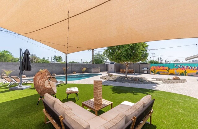 Lavish 5 bed w/Backyard Oasis & Gameroom!