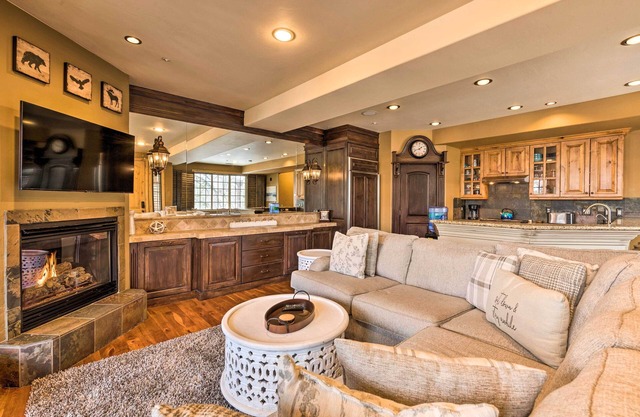 Lavish Jeremy Ranch Retreat - 6 Mi to the Canyons!