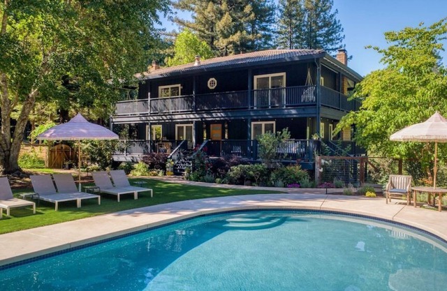 Lazy Lightning Lodge- 20 acres, pool, spa, dntwn GV