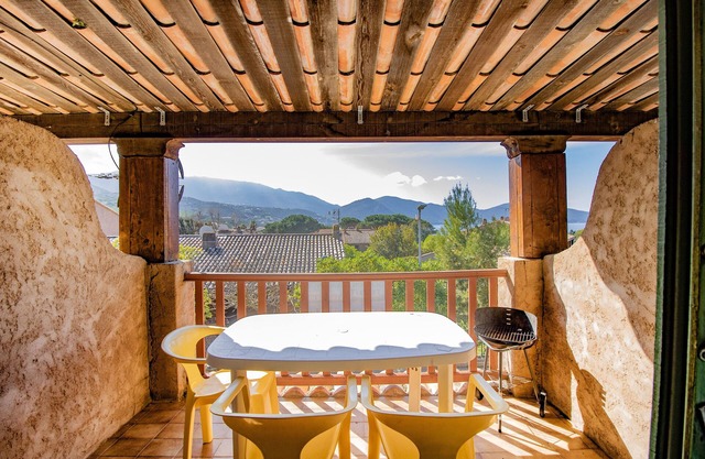 Apartamento vacacional 'Duplex 2' con vistas al mar, terraza y Wi-Fi