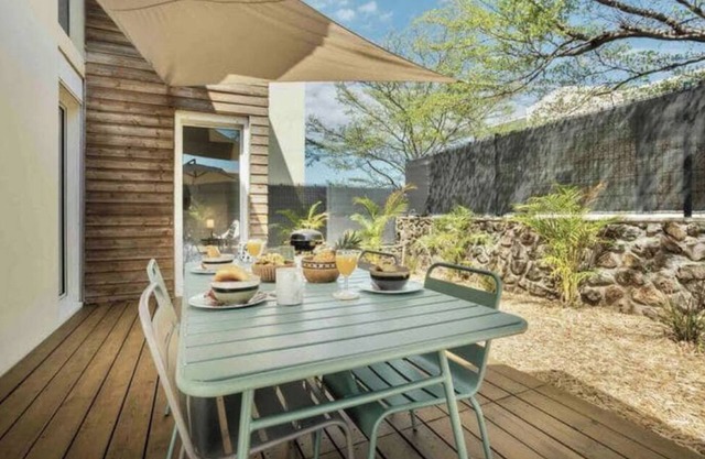 Le Céladon- 1 bedroom apartment Saint Gilles les Bains / private garden + barbecue