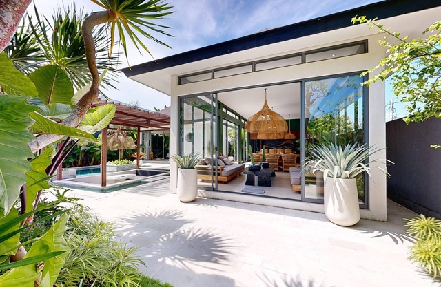 Le Cat House 3 bedrooms Uluwatu with private swimming pool on 500m2 of land