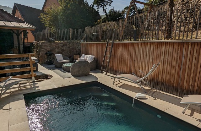 Le Cottage ****, 4-bedroom house in the heart of the historic center of Kaysersberg, with parking facilities.