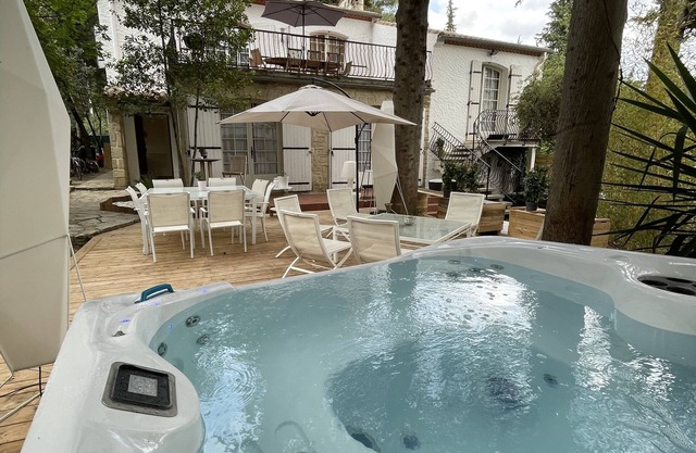 Le Jardin des Poetes Villa de Charme Avec spa Exterieur en Centre Ville