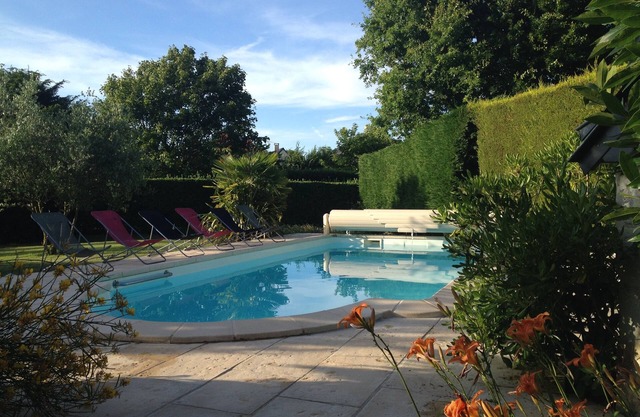 Le Tournesol - granero restaurado con piscina climatizada en el valle del Loira