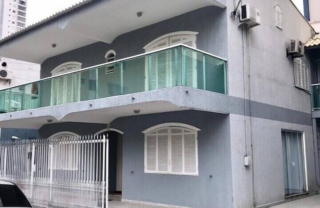 LEFT HOUSE 17/ or 21 PEOPLE/CENTER/SWIMMING POOL/BILLIARDS