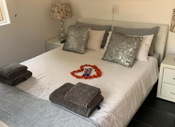 Lemon Tree Guest Cottage in Featherbrooke Estate