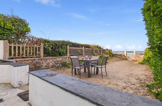 Les Chardons, beach access, 4 adults 1 child