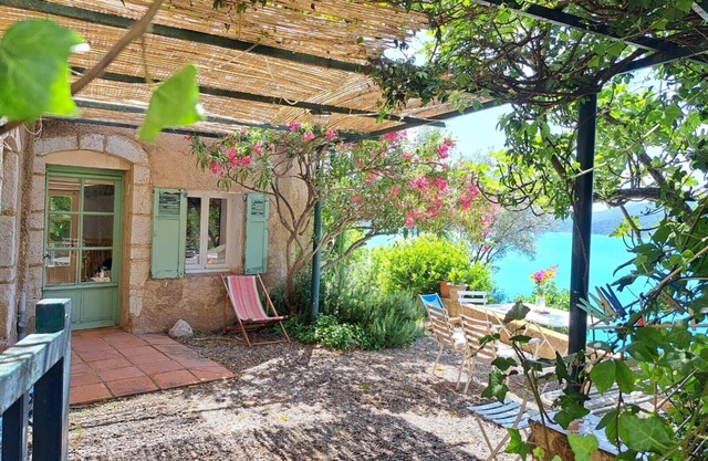 "les Terrasses" : Maison Dans le Village, 4 Terrasses