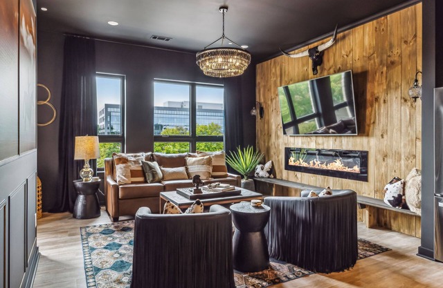 Let 'Er Buck Nashville on Music Row near Broadway with Pool, Patio, Parking