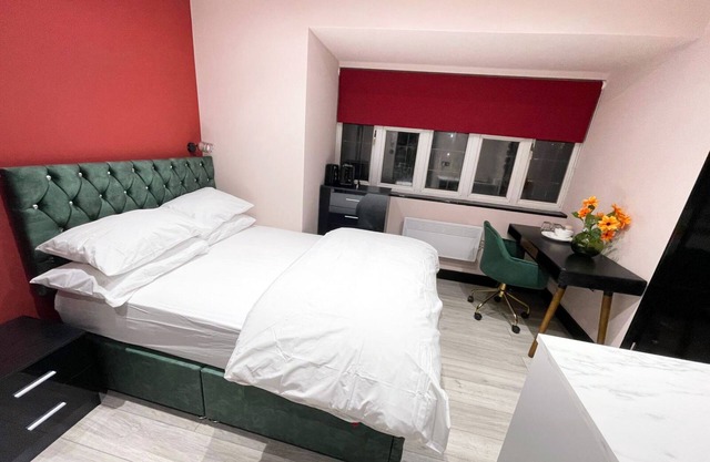 Letzi private en-suite, North Harrow.