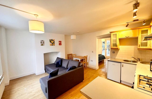 Lewisham Living Perfect for Work or Leisure
