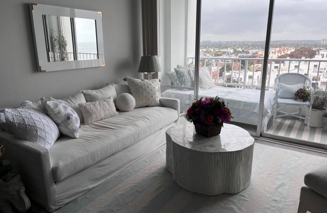 Light filled coastal one bedroom, on the beach, Olympic pool