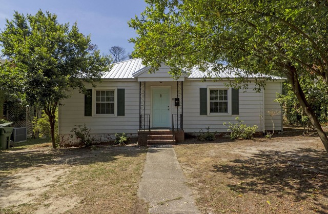 Light filled updated 1930s cottage in Sunset Park / 3 Bedrooms 1 Bath - Sleeps 6