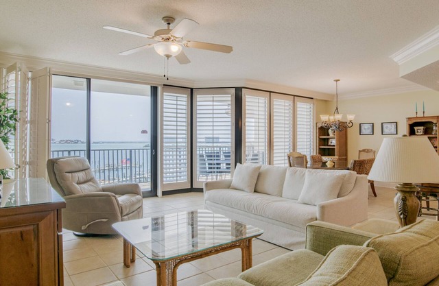 ¡¡Mascota amigable!! Phoenix on the Bay 2, hermoso condominio en el sexto piso.