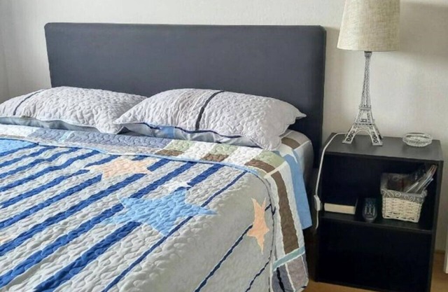 Linda habitación baño privado en casa de familia con desayuno incluido
