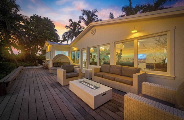 Coastal Calm / Holmes Beach Pool Ocean Views